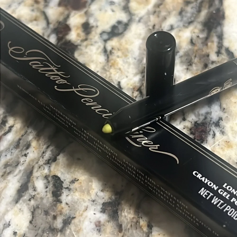 💕🌙KVD Radium Green Tattoo Pencil Liner